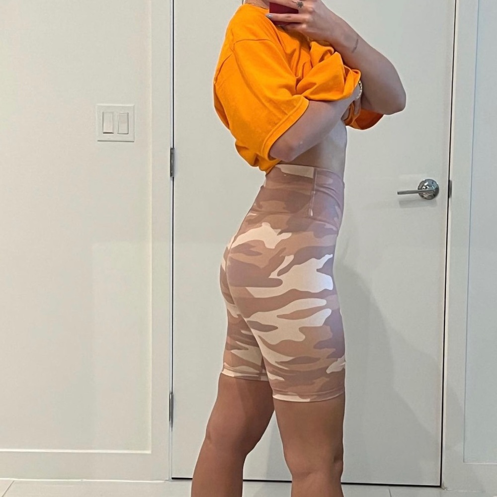 AERIE like new Chill Play Move Bike Shorts. Size M. Amazing material and comfort